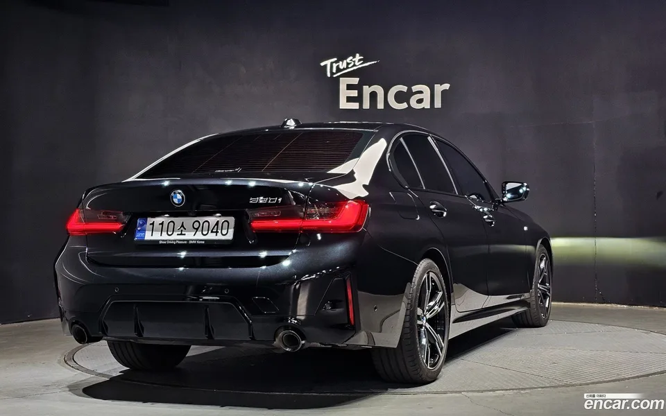 BMW 3 Series 320i M 2023 — миниатюра 2