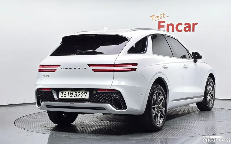Genesis GV70 2.5T 2WD 2022 — миниатюра 2
