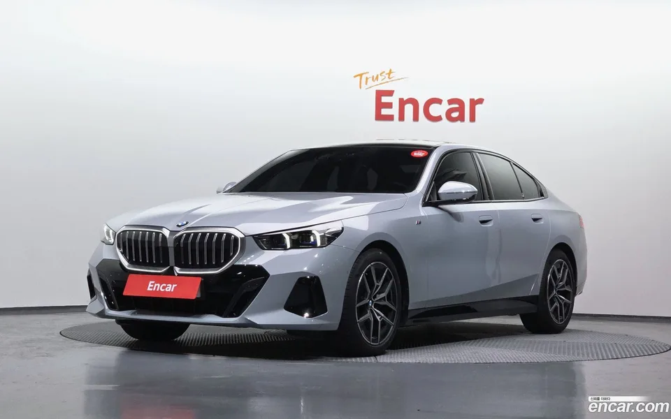 BMW 5 Series 520i M 2025 — фото 1, купить с доставкой в Москву