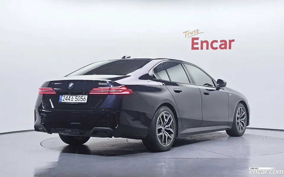 BMW 5 Series 520i M 2024 — миниатюра 2