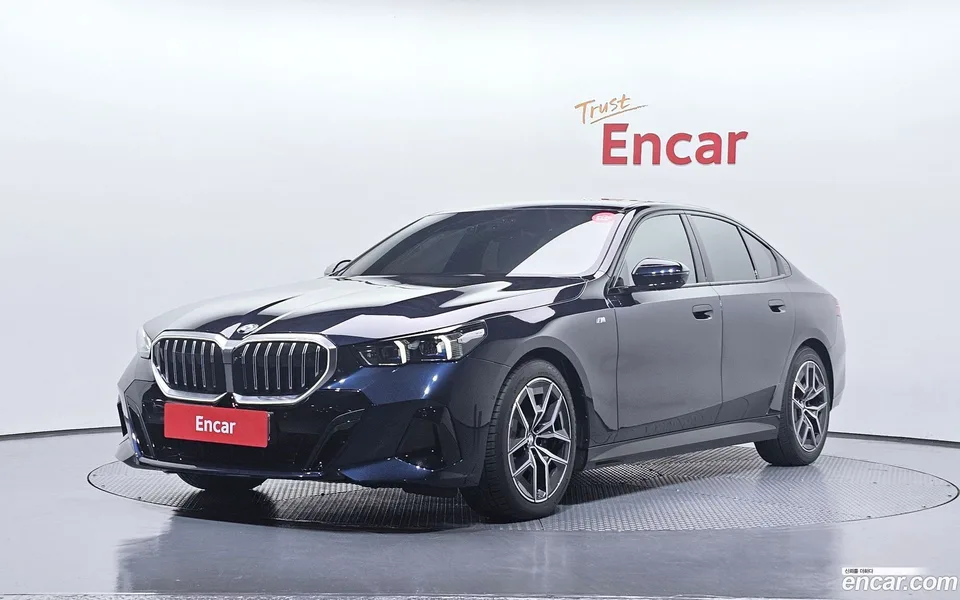 BMW 5 Series 520i M 2024 — фото 1, купить с доставкой в Москву