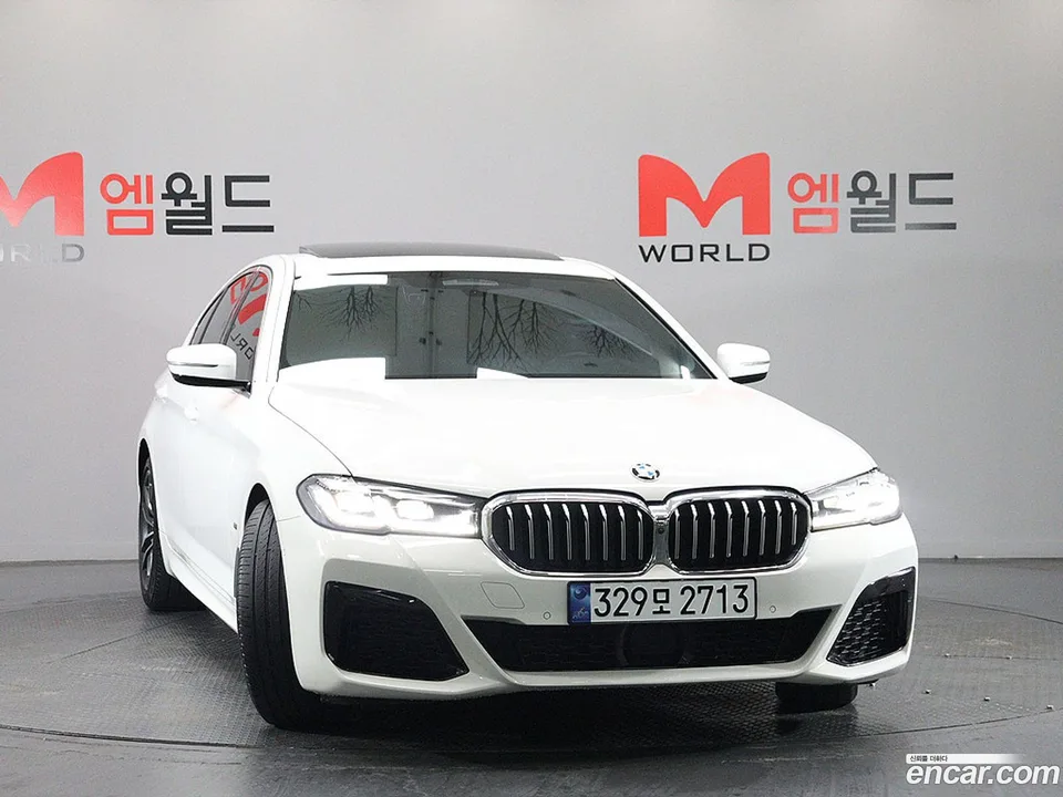 BMW 5 Series 520i M 2023 — миниатюра 2