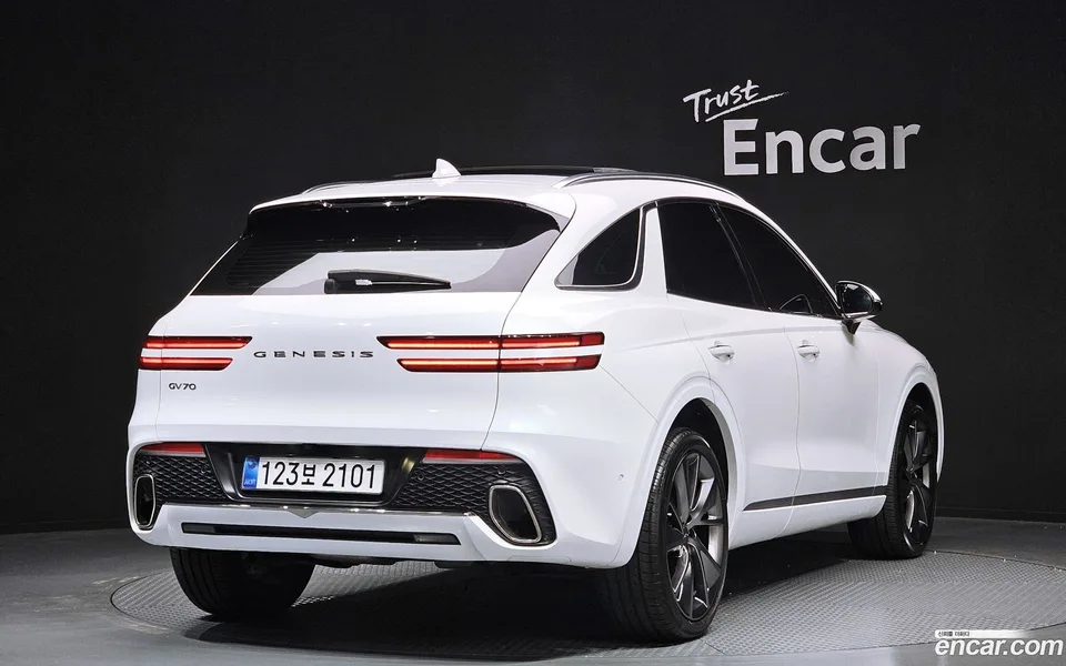 Genesis GV70 2.5T 2WD 2022 — миниатюра 2