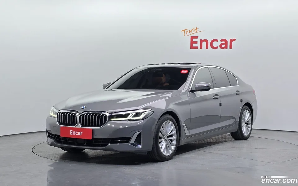 BMW 5 Series 520i 2022 — фото 1, купить с доставкой в Москву