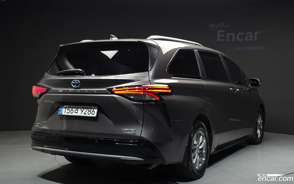Toyota Sienna 2.5 AWD 2023 — миниатюра 2