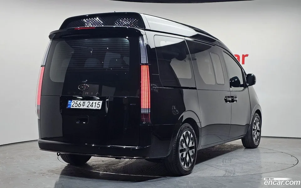 Hyundai Staria 4WD 9 2022 — миниатюра 2