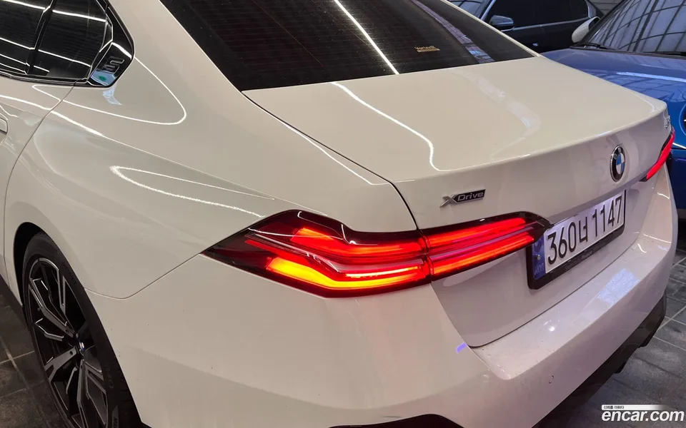 BMW 5 Series 530i xDrive M 2023 — миниатюра 4