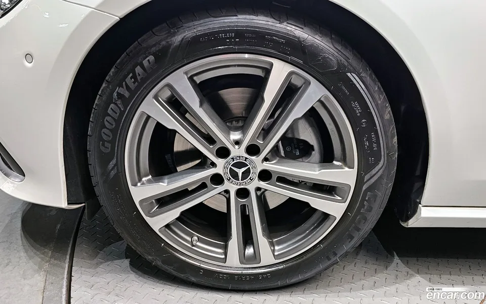 Mercedes-Benz E-Class E250 2023 — миниатюра 5