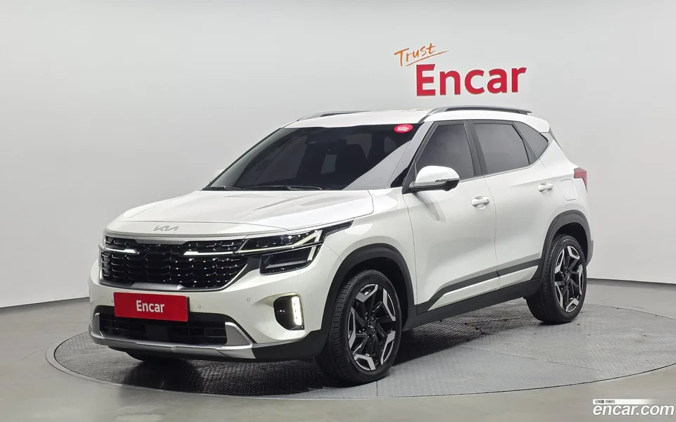 Kia Seltos 1.6 2WD 2023 — фото 1, купить с доставкой в Москву