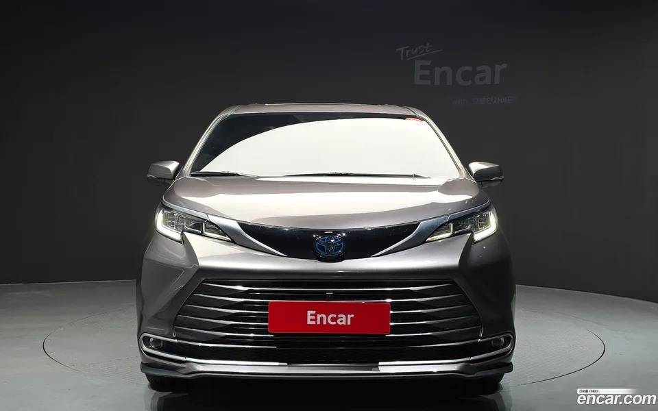 Toyota Sienna 2.5 AWD 2023 — миниатюра 3