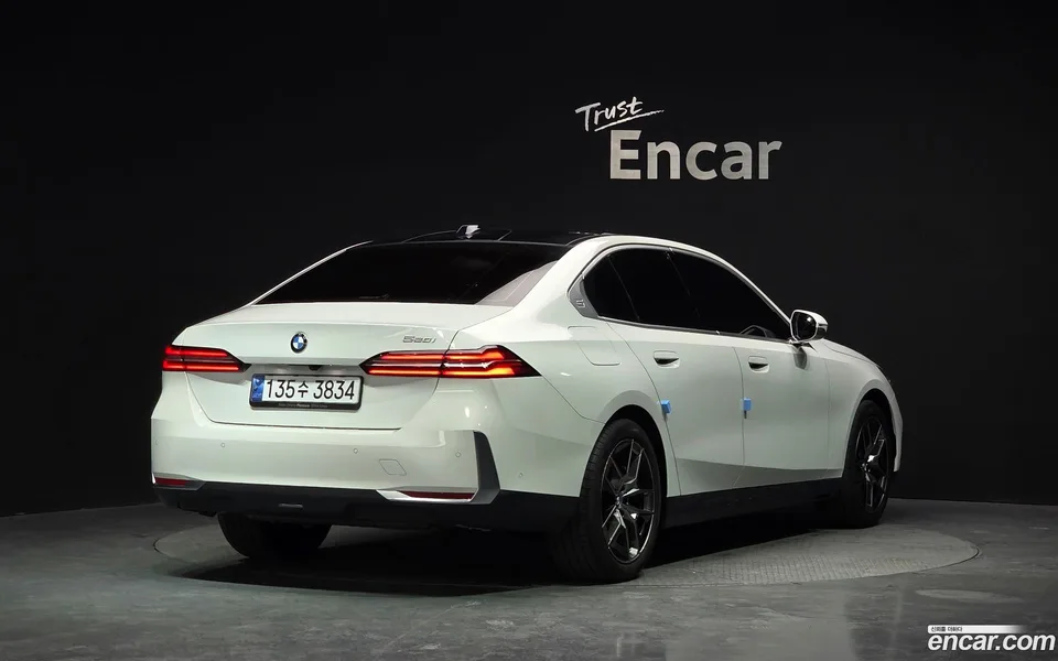 BMW 5 Series 520i 2024 — миниатюра 2