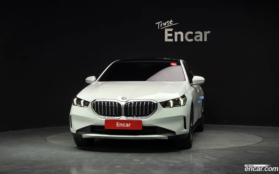 BMW 5 Series 520i 2024 — миниатюра 3