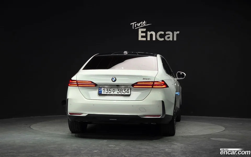 BMW 5 Series 520i 2024 — миниатюра 4