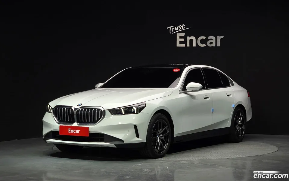 BMW 5 Series 520i 2024 — фото 1, купить с доставкой в Москву
