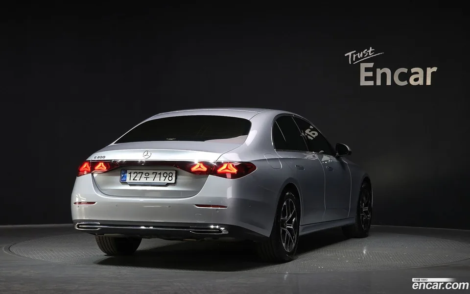 Mercedes-Benz E-Class E200 2024 — миниатюра 2