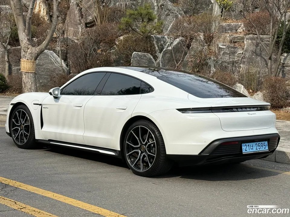 Porsche Taycan 2023 — миниатюра 2