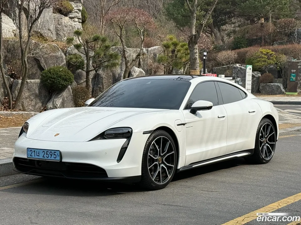 Porsche Taycan 2023 — фото 1, купить с доставкой в Москву