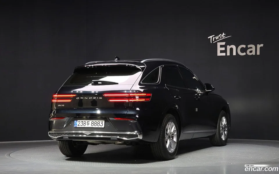 Genesis GV70 2.5T 2WD 2024 — миниатюра 2