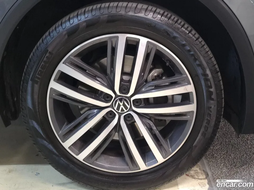 Volkswagen Tiguan Allspace 2.0 TSI 2023 — миниатюра 5