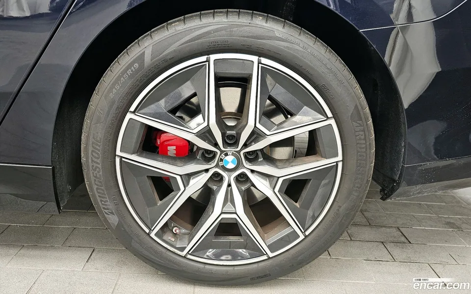 BMW 5 Series 520i 2024 — миниатюра 5