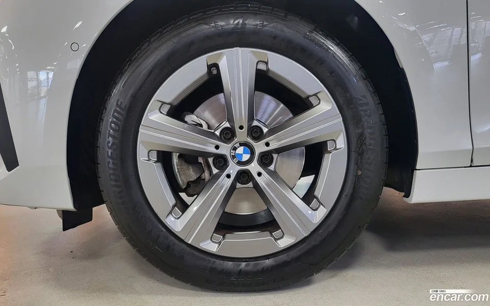 BMW 2 Series Active Tourer 220i 2023 — миниатюра 5