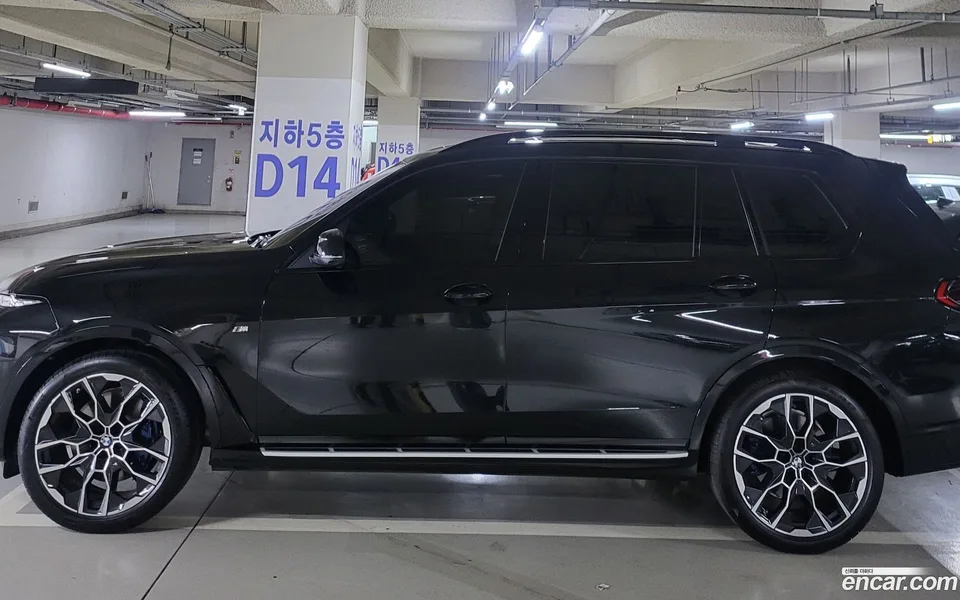 BMW X7 xDrive 40i M 7 2024 — миниатюра 2