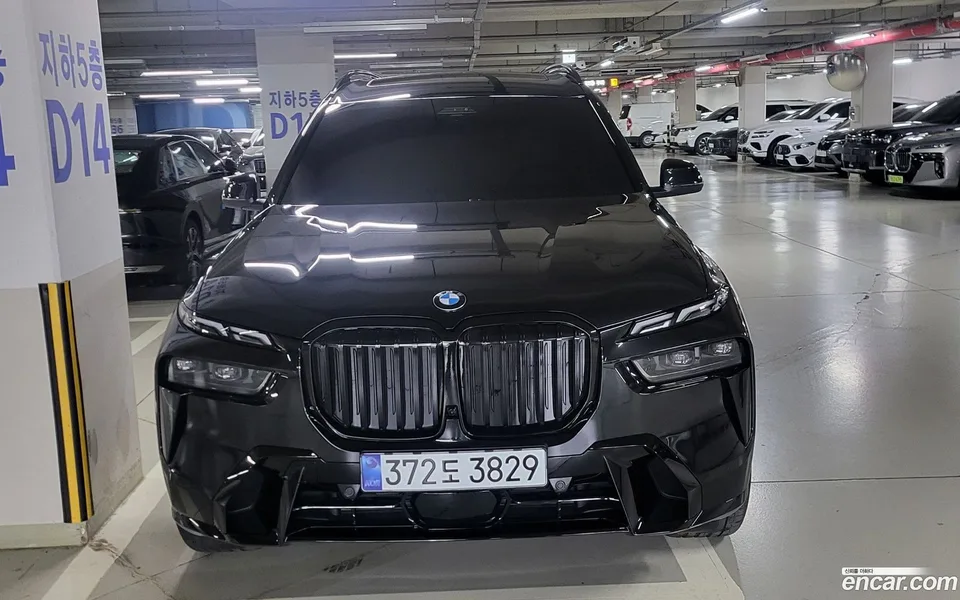 BMW X7 xDrive 40i M 7 2024 — фото 1, купить с доставкой в Москву