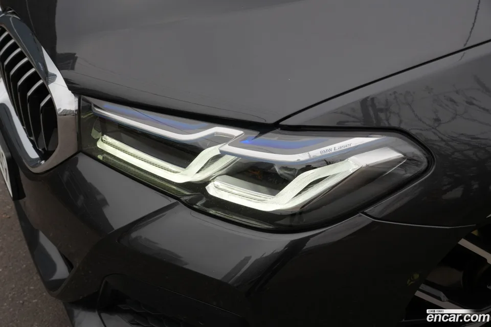 BMW 5 Series 530i xDrive M 2023 — миниатюра 2