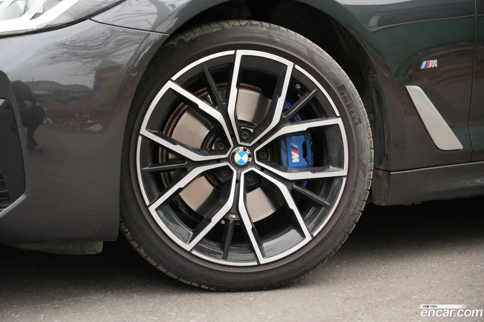BMW 5 Series 530i xDrive M 2023 — миниатюра 3