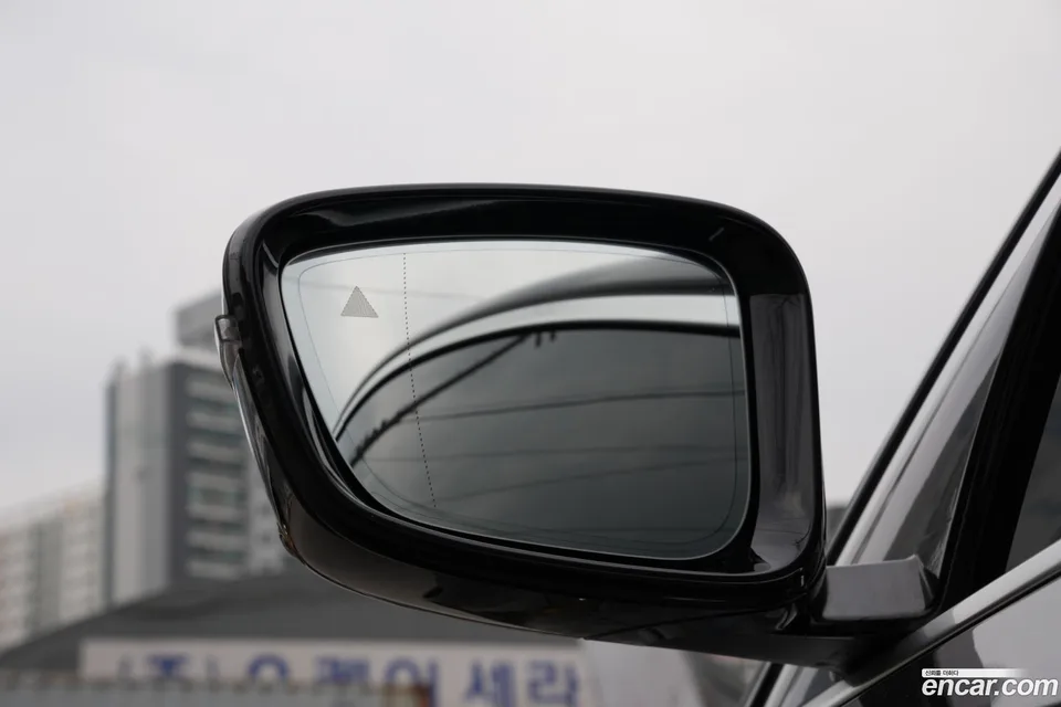 BMW 5 Series 530i xDrive M 2023 — миниатюра 4