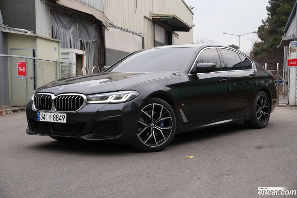 BMW 5 Series 530i xDrive M 2023 — фото 1, купить с доставкой в Москву