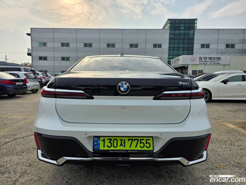 BMW 7 Series 740i sDrive M 2023 — миниатюра 5