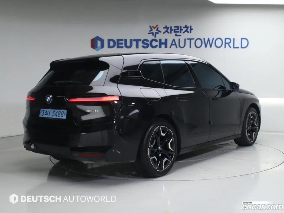 BMW iX xDrive50 2023 — миниатюра 2