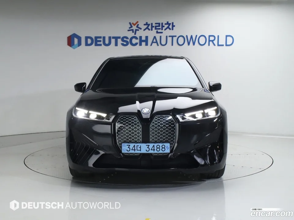 BMW iX xDrive50 2023 — миниатюра 3