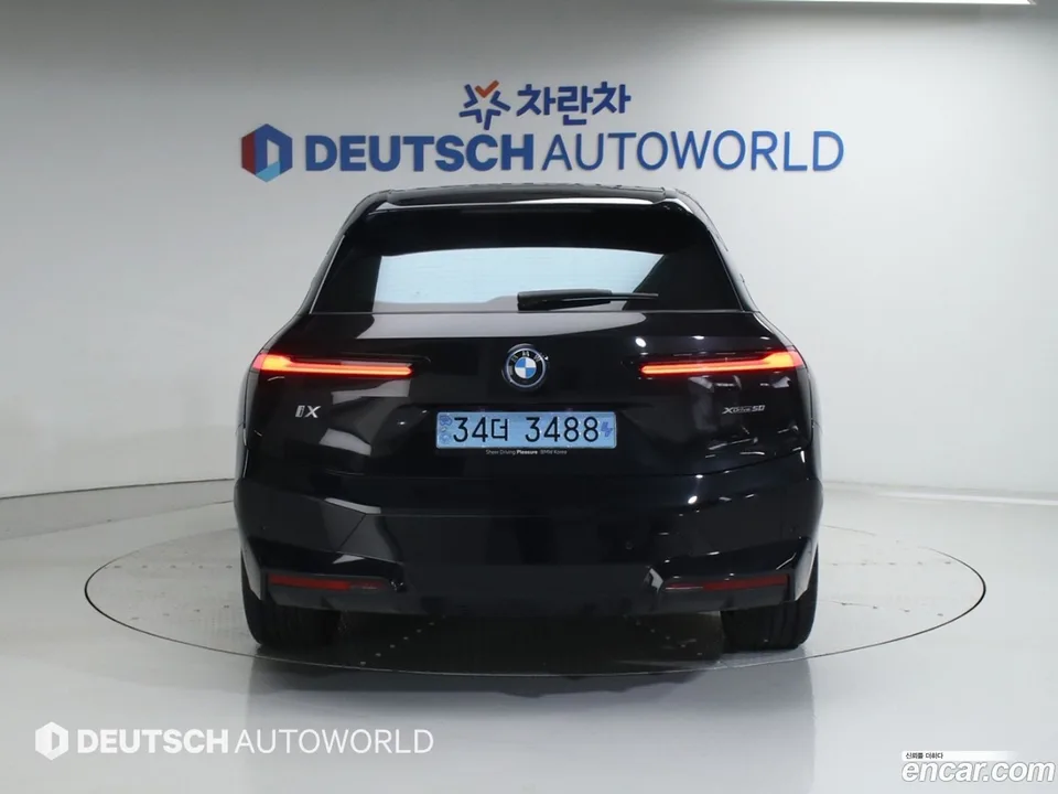 BMW iX xDrive50 2023 — миниатюра 4