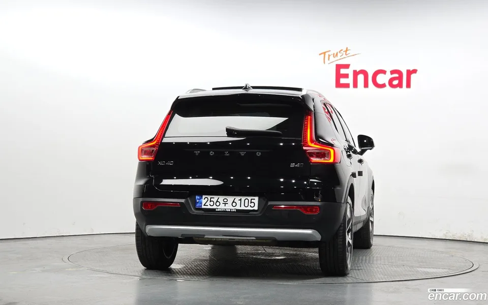 Volvo XC40 B4 2023 — миниатюра 4
