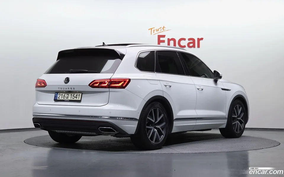Volkswagen Touareg 3.0 TDI 2023 — миниатюра 2