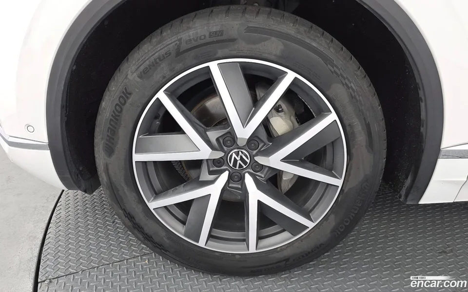 Volkswagen Touareg 3.0 TDI 2023 — миниатюра 5