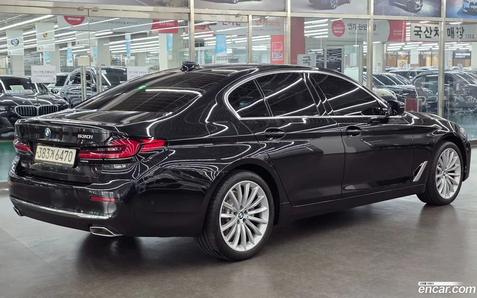 BMW 5 Series 530i 2023 — миниатюра 2
