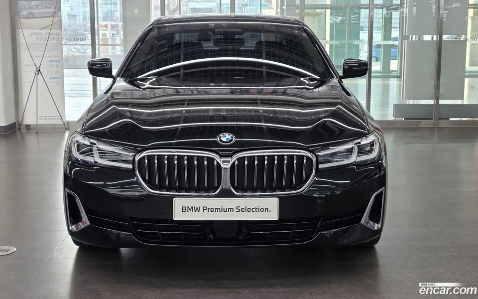 BMW 5 Series 530i 2023 — миниатюра 3
