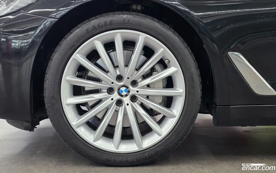 BMW 5 Series 530i 2023 — миниатюра 5