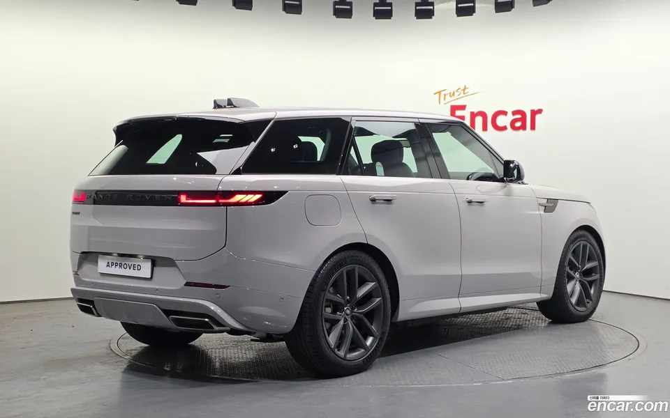 Land Rover Range Rover Sport P550E HSE 2025 — миниатюра 2