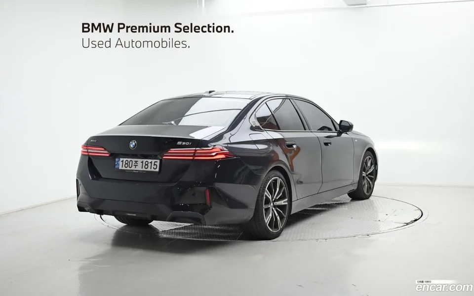BMW 5 Series 530i xDrive M 2024 — миниатюра 2