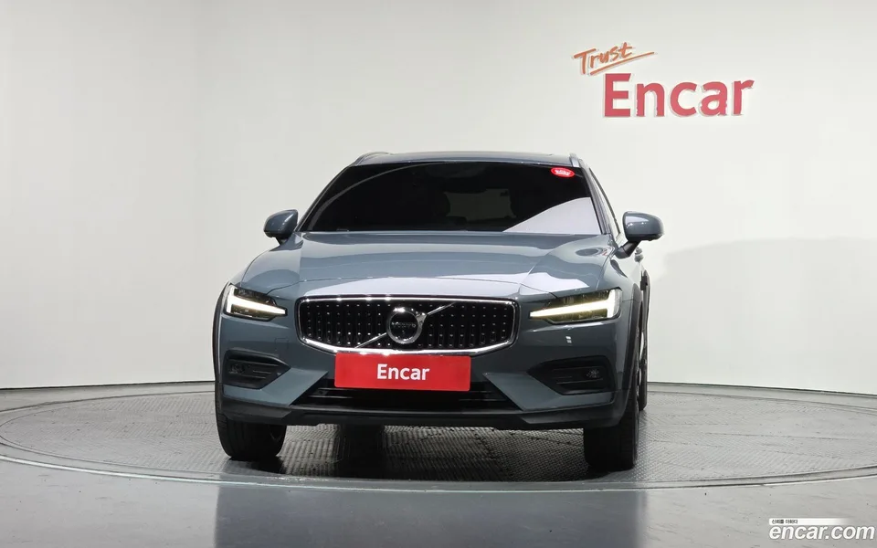 Volvo V60 Cross Country B5 AWD 2022 — миниатюра 3