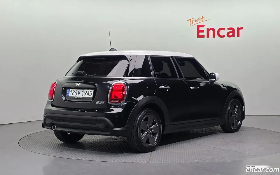 MINI Cooper 5 2023 — миниатюра 2