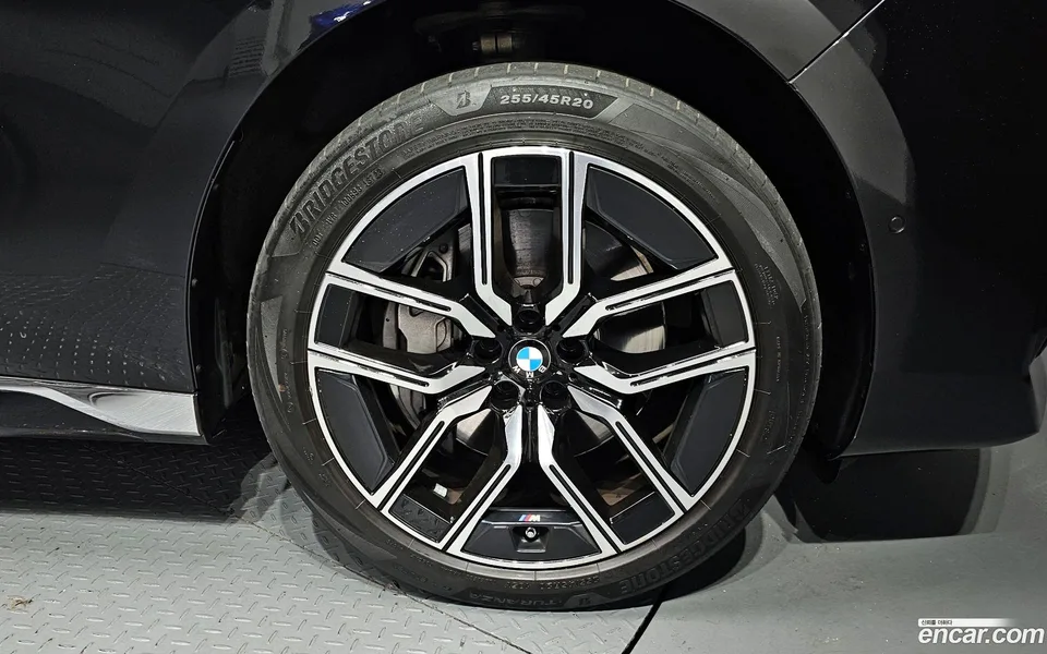 BMW 7 Series 740i xDrive M 2024 — миниатюра 5