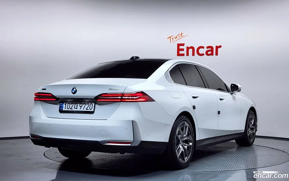 BMW 5 Series 530i xDrive 2024 — миниатюра 2