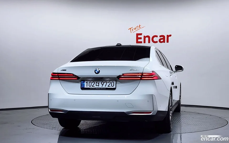 BMW 5 Series 530i xDrive 2024 — миниатюра 4