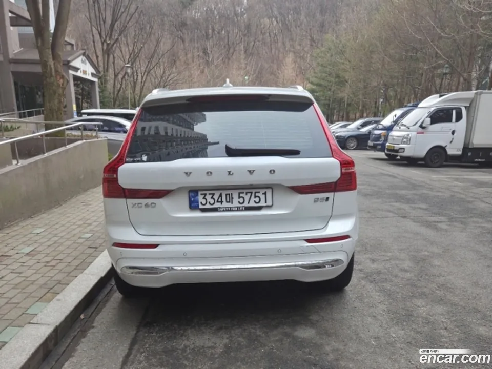 Volvo XC60 B5 2023 — миниатюра 4