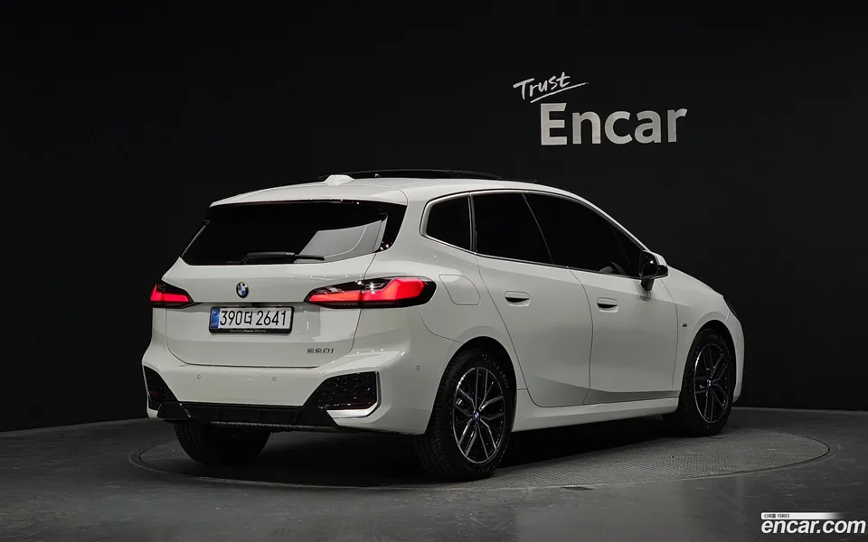 BMW 2 Series Active Tourer 220i M 2025 — миниатюра 2